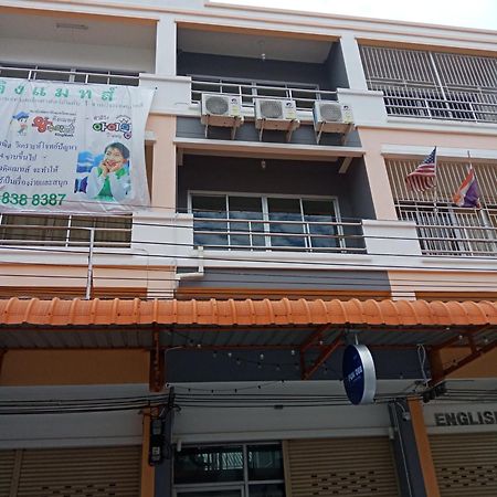 Fun Dee Hostel Ayutthaya Buitenkant foto