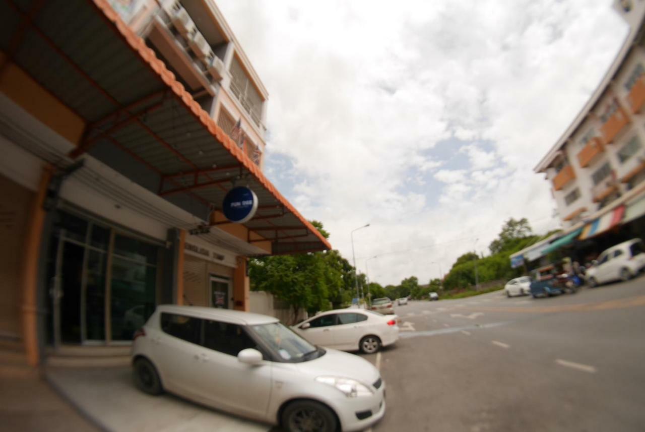 Fun Dee Hostel Ayutthaya Buitenkant foto